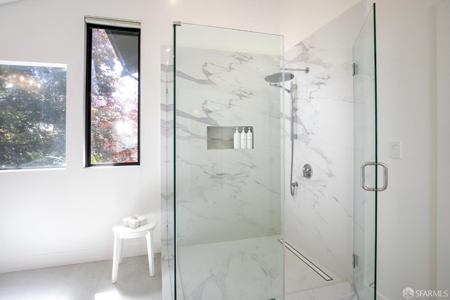 Detail Gallery Image 26 of 46 For 45 Bay Forest Dr, Oakland,  CA 94611 - 5 Beds | 3/1 Baths