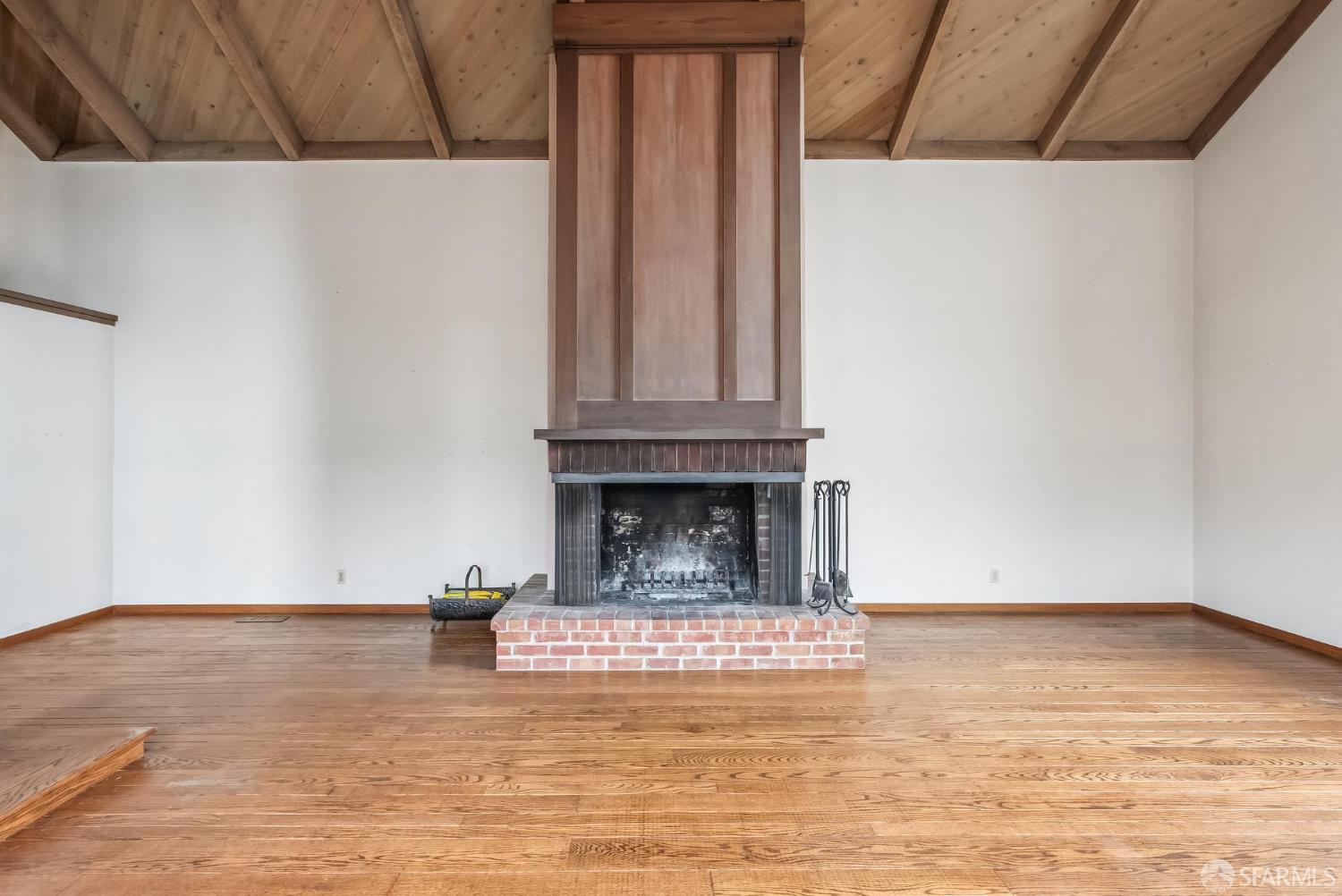 Detail Gallery Image 16 of 98 For 19 Gateview Ct, San Francisco,  CA 94116 - 4 Beds | 2/1 Baths