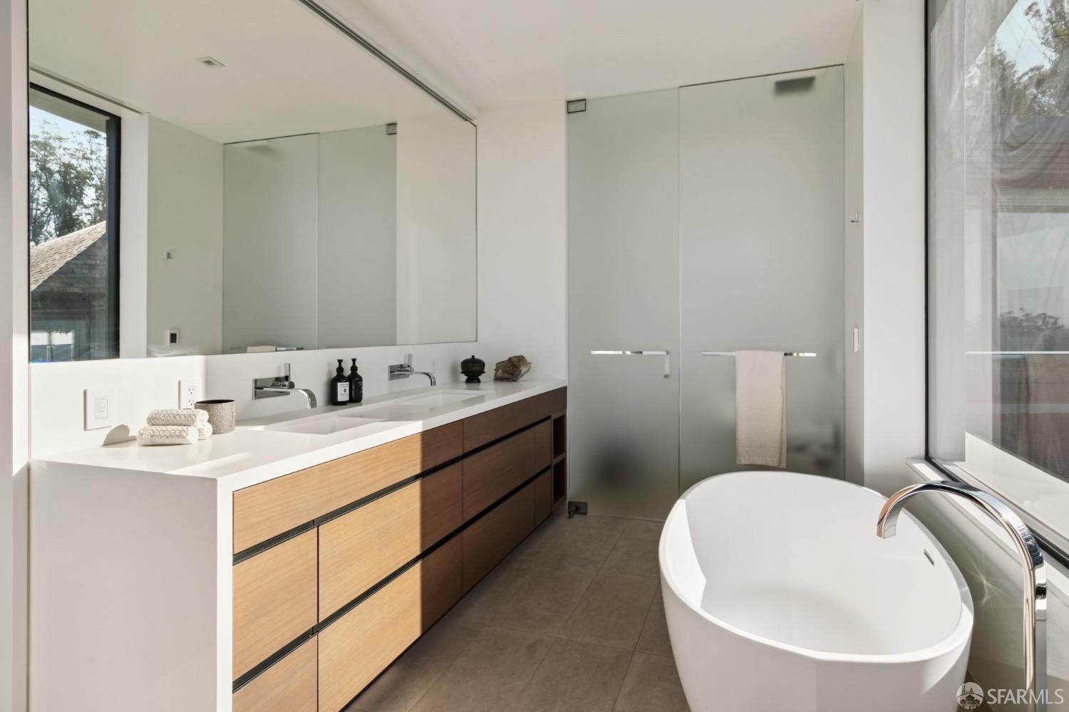 Detail Gallery Image 22 of 52 For 150 Glenbrook Ave, San Francisco,  CA 94114 - 6 Beds | 6/2 Baths