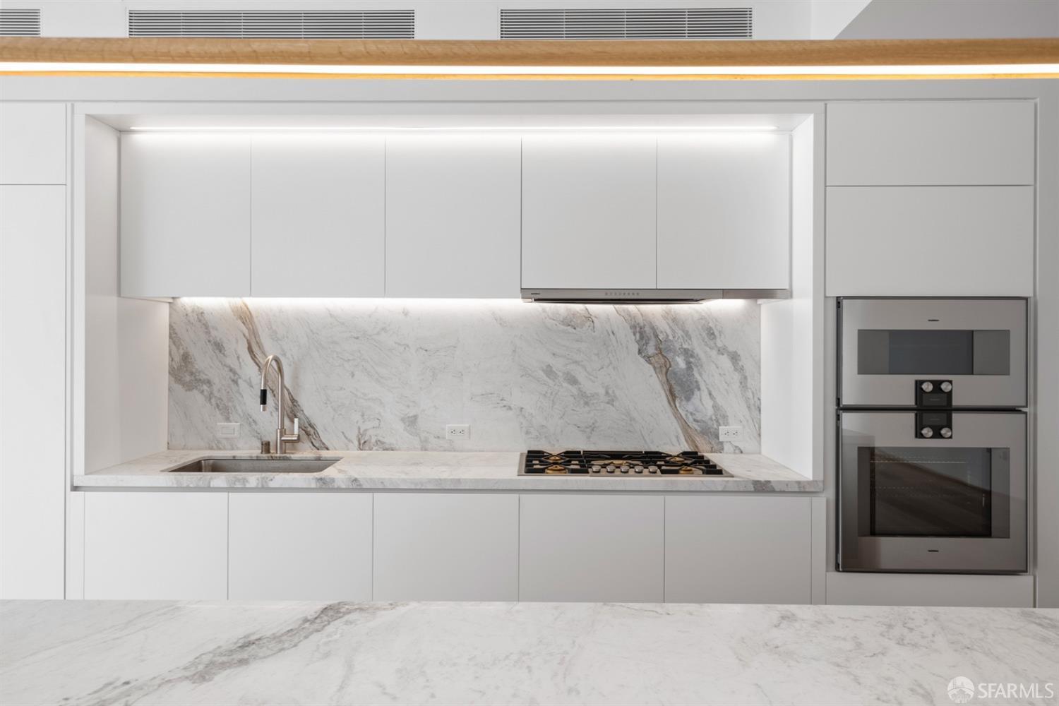Detail Gallery Image 4 of 50 For 1 Steuart Ln #1903,  San Francisco,  CA 94105 - 3 Beds | 3 Baths