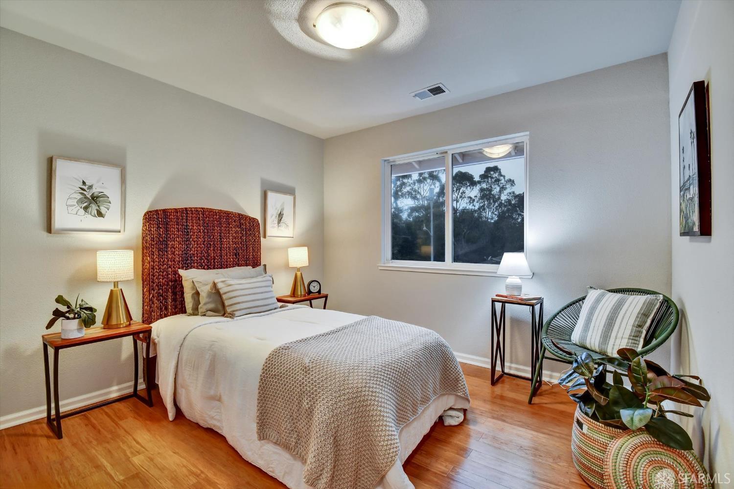 Detail Gallery Image 19 of 38 For 1138 Everglades Dr, Pacifica,  CA 94044 - 5 Beds | 4/1 Baths