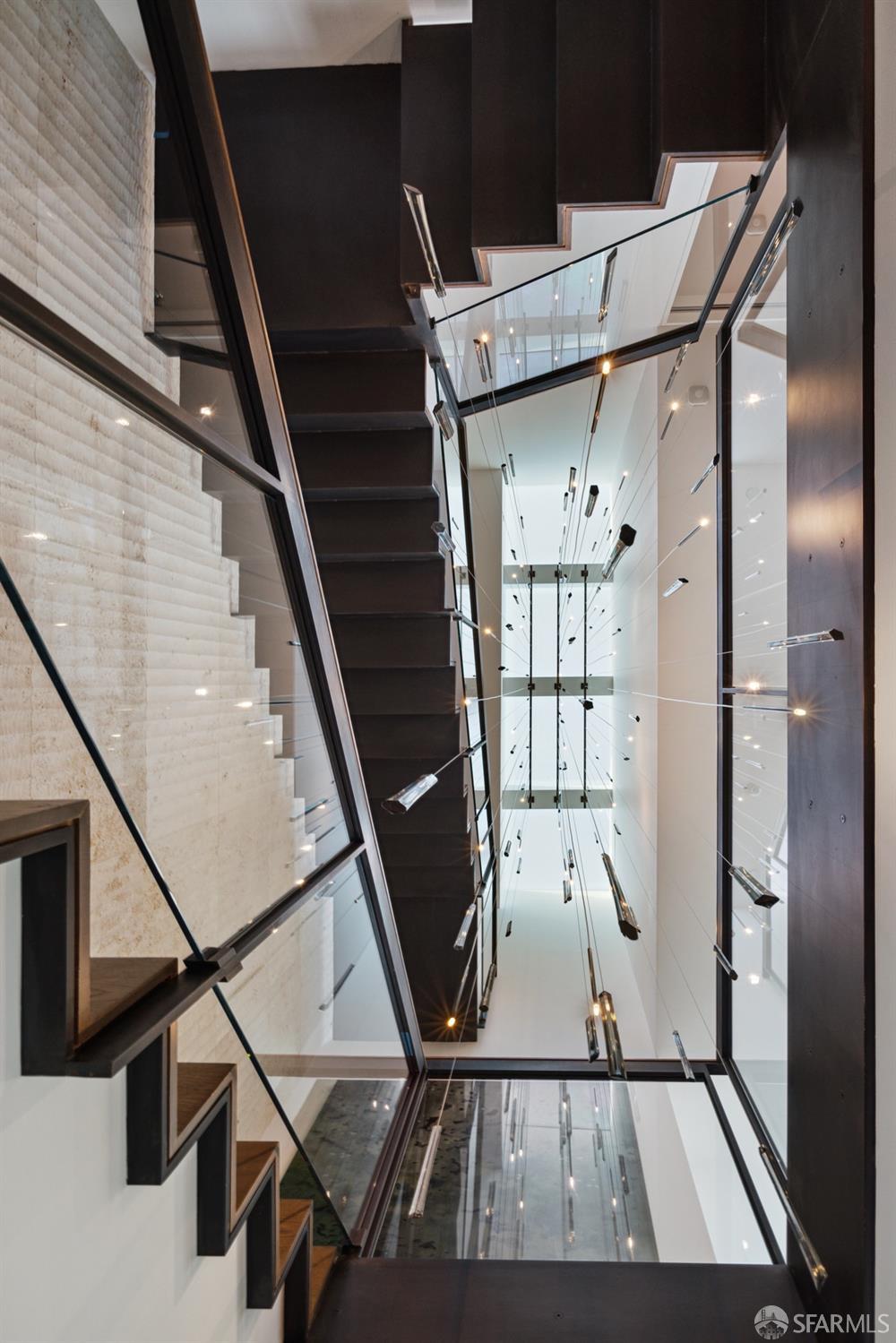 Detail Gallery Image 26 of 52 For 150 Glenbrook Ave, San Francisco,  CA 94114 - 6 Beds | 6/2 Baths