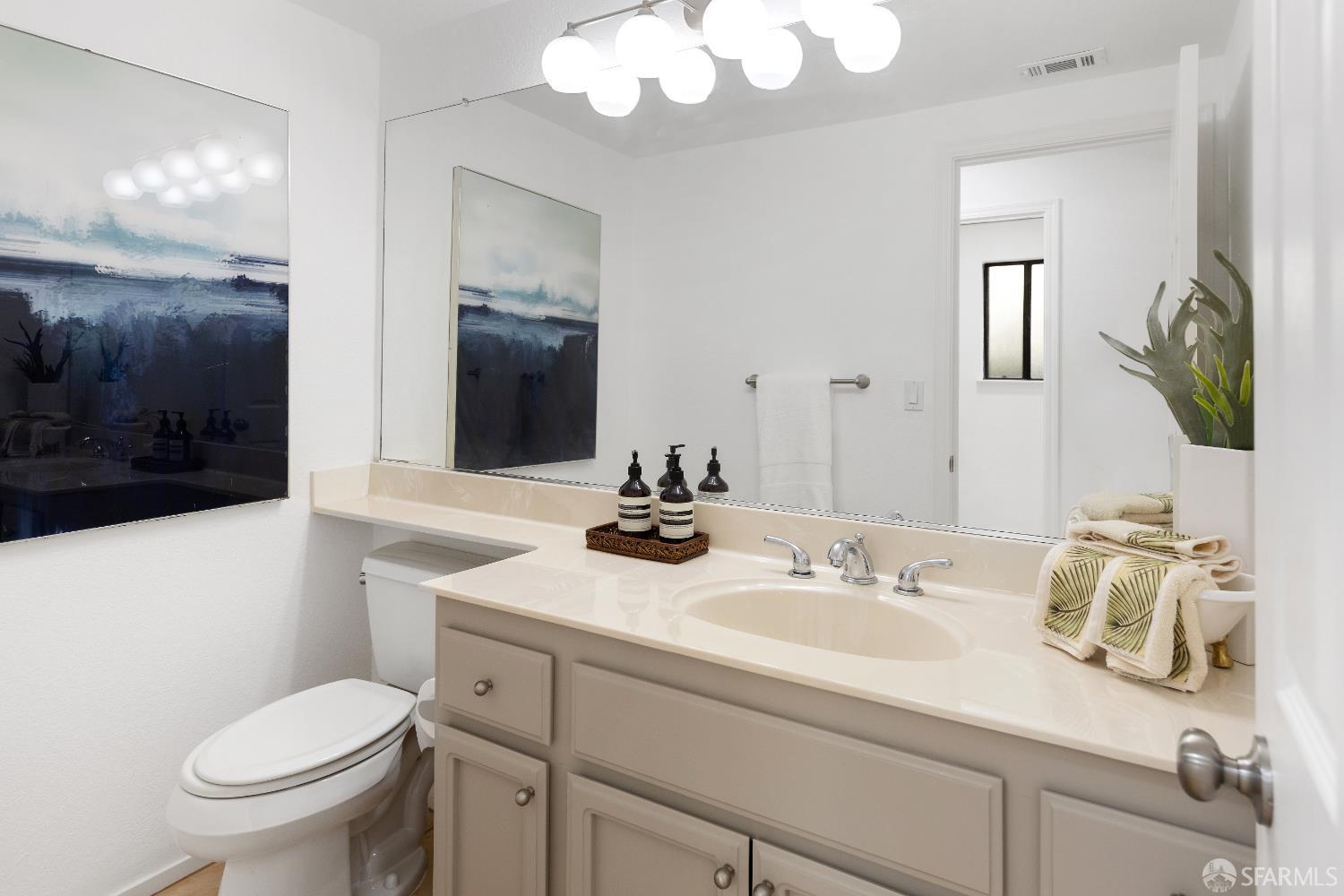 Detail Gallery Image 13 of 32 For 5567 Woodview Dr, El Sobrante,  CA 94803 - 3 Beds | 2/1 Baths