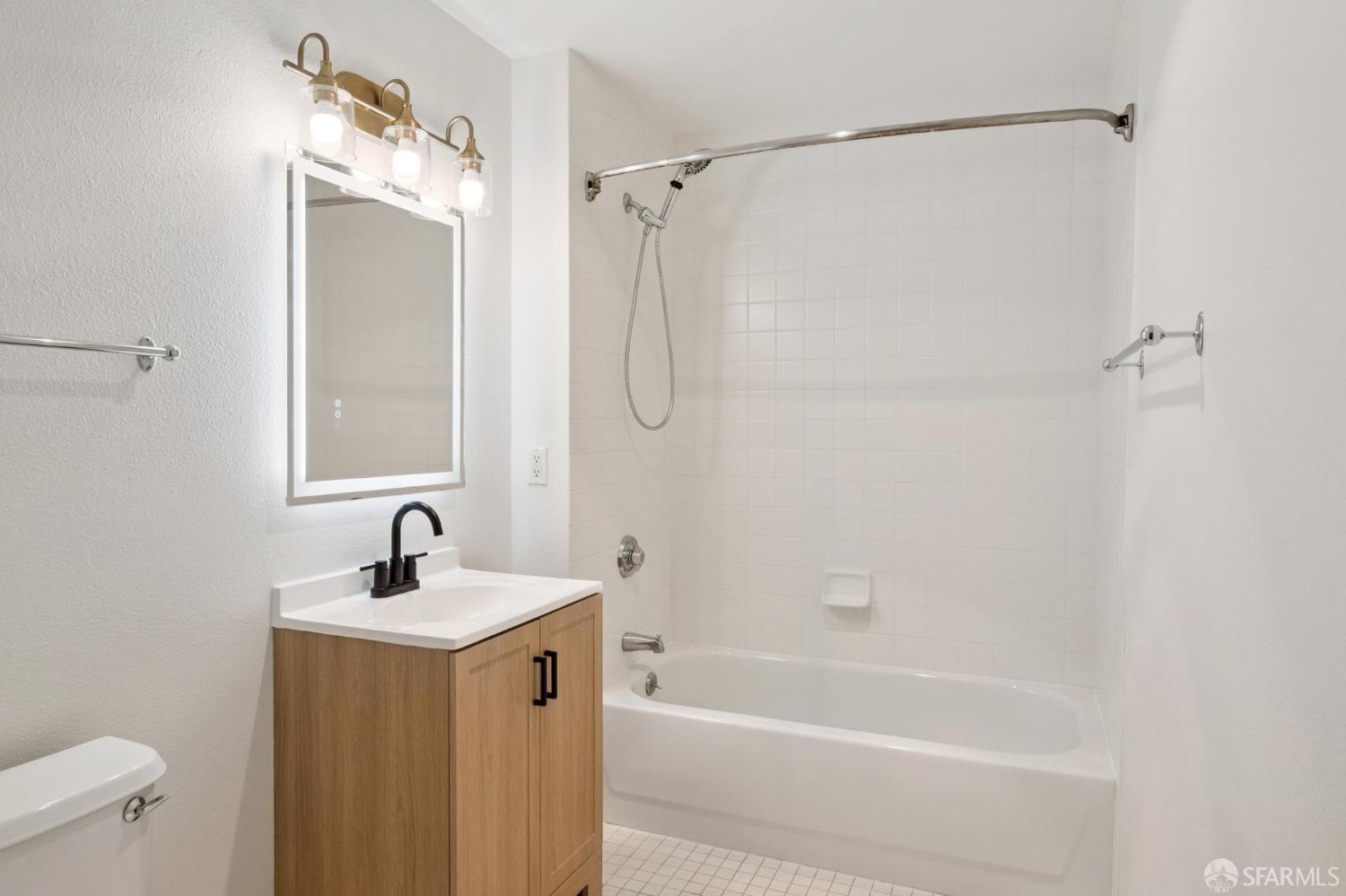 Photo #24: 425066054 Listing: Photo #24