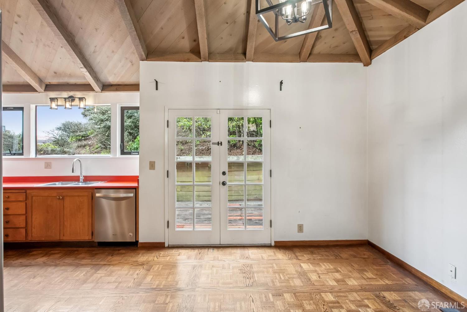 Detail Gallery Image 53 of 98 For 19 Gateview Ct, San Francisco,  CA 94116 - 4 Beds | 2/1 Baths