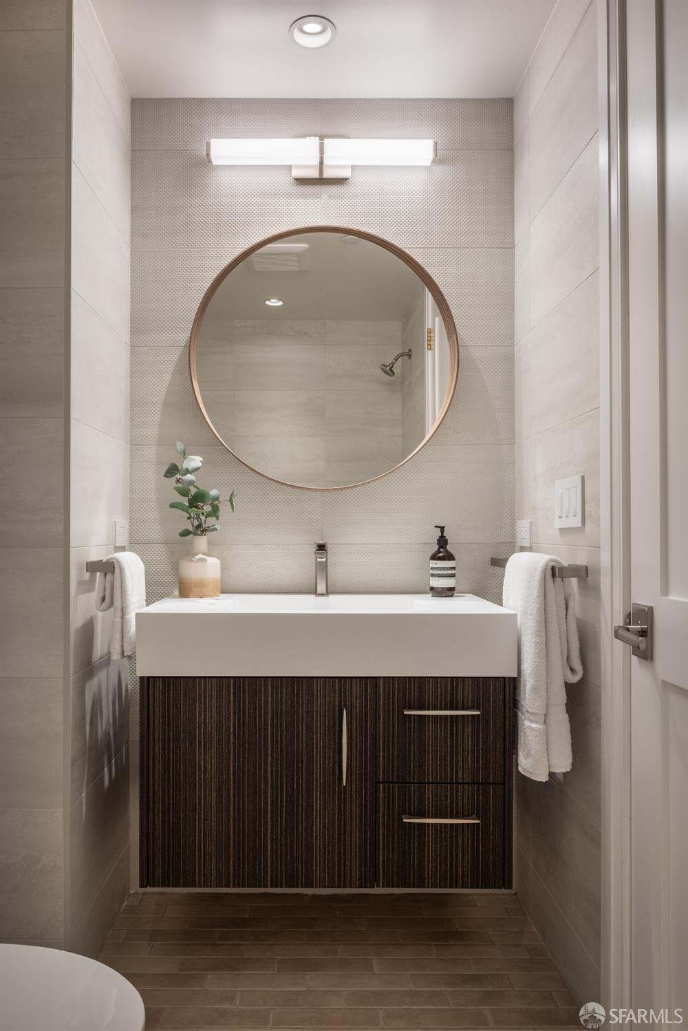 Detail Gallery Image 25 of 52 For 2724 Filbert St, San Francisco,  CA 94123 - 6 Beds | 6/2 Baths