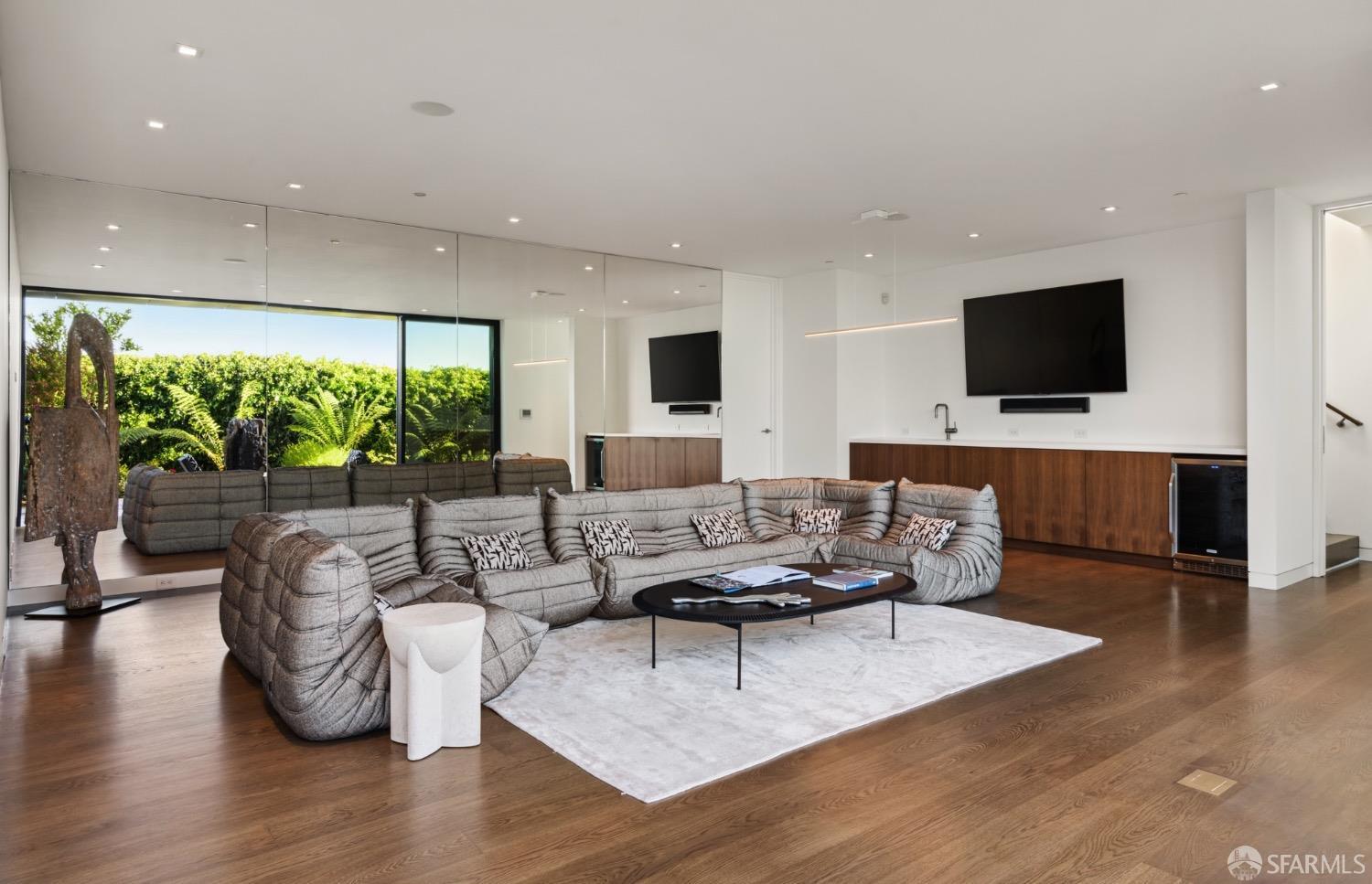 Detail Gallery Image 39 of 52 For 150 Glenbrook Ave, San Francisco,  CA 94114 - 6 Beds | 6/2 Baths