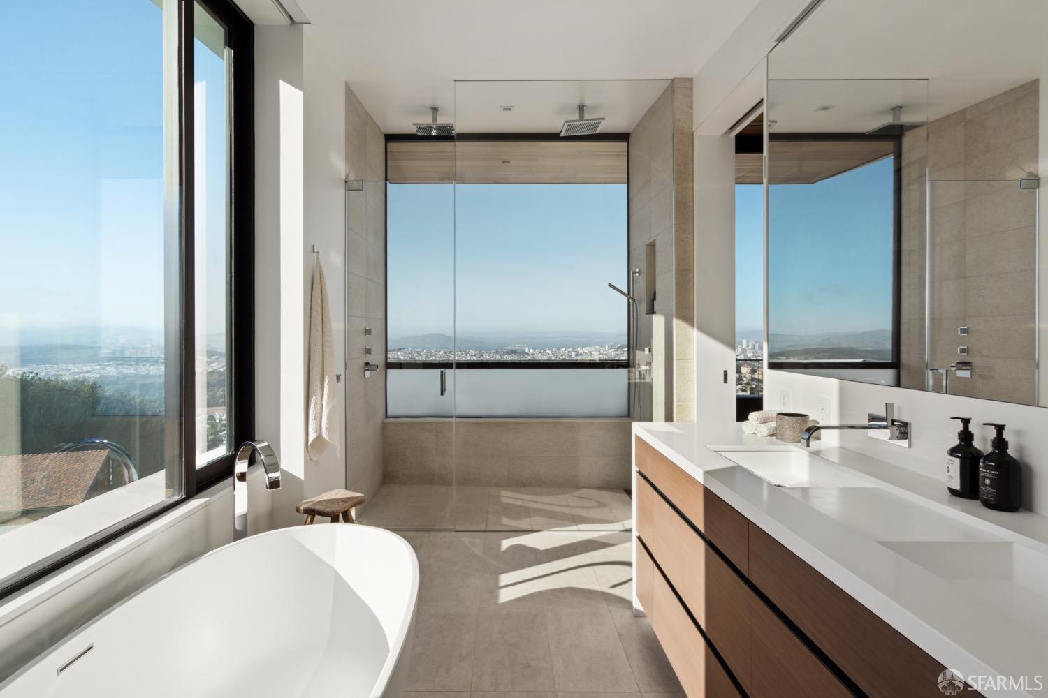 Detail Gallery Image 21 of 52 For 150 Glenbrook Ave, San Francisco,  CA 94114 - 6 Beds | 6/2 Baths