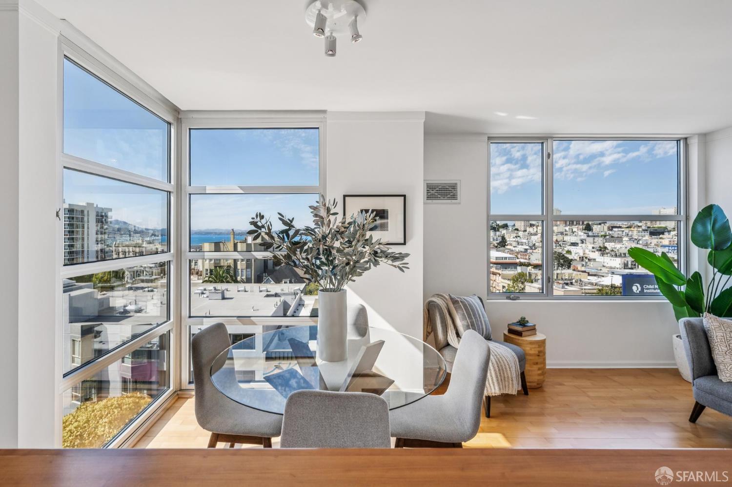 Photo #2: 425070065 Listing 