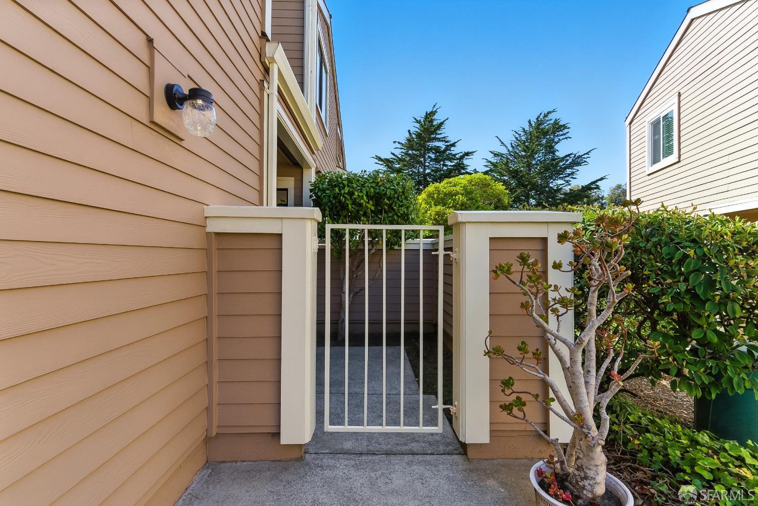 Detail Gallery Image 34 of 65 For 91 Crown Cir, South San Francisco,  CA 94080 - 2 Beds | 2/1 Baths