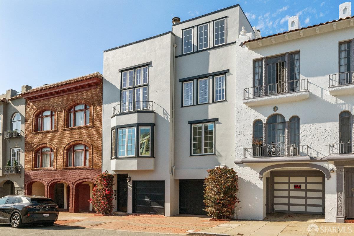 Photo #2: 425057739 Listing 