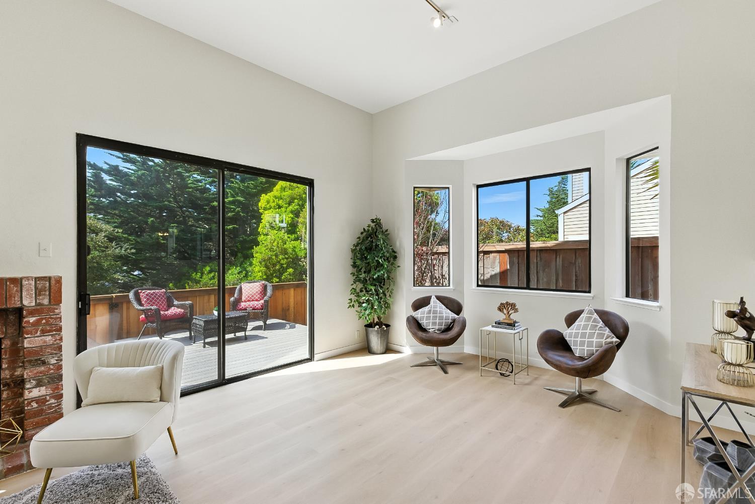 Detail Gallery Image 14 of 65 For 91 Crown Cir, South San Francisco,  CA 94080 - 2 Beds | 2/1 Baths