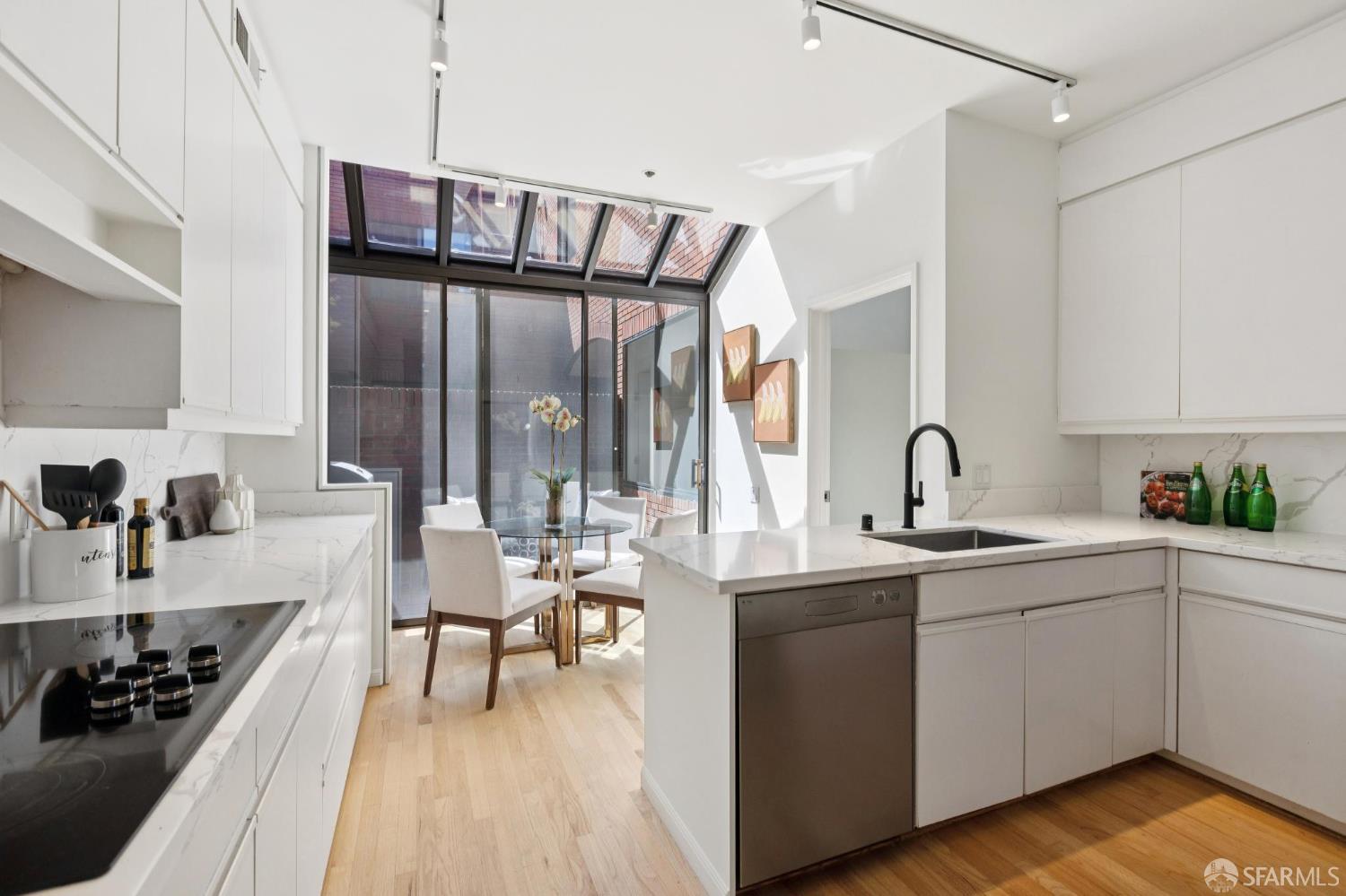 Photo #11: 425062946 Listing: Photo #11