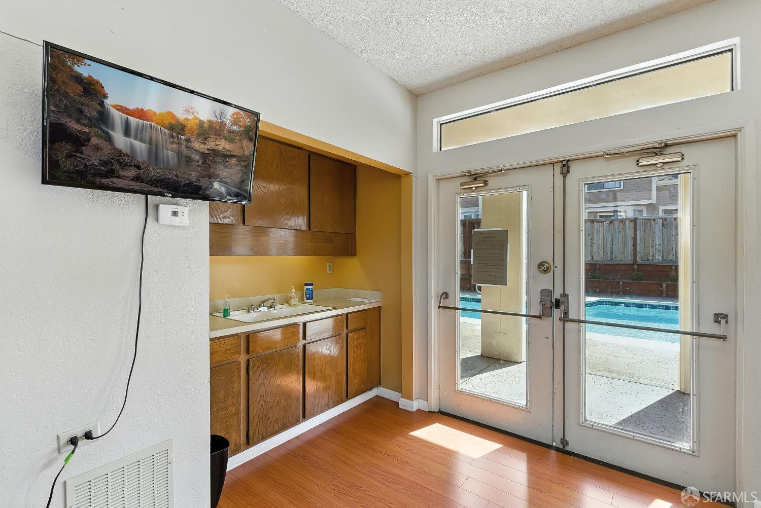 Detail Gallery Image 61 of 65 For 91 Crown Cir, South San Francisco,  CA 94080 - 2 Beds | 2/1 Baths