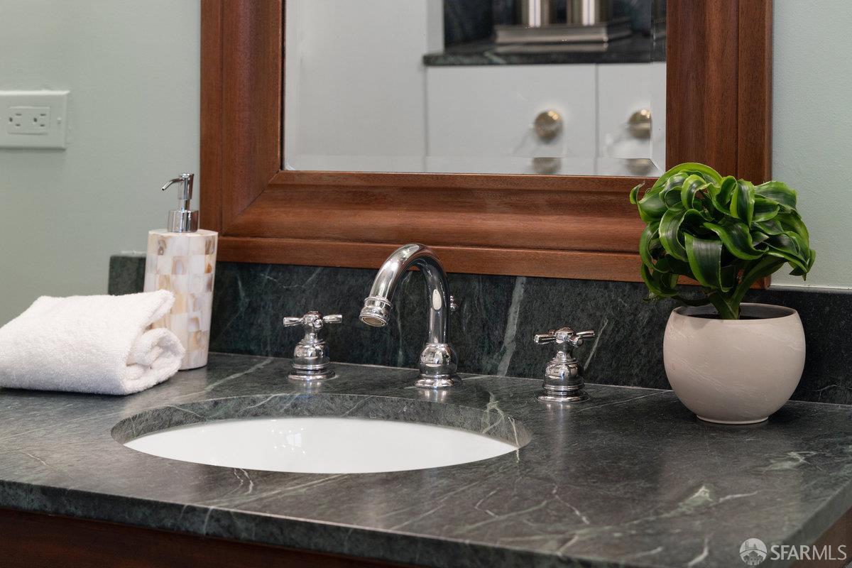 Detail Gallery Image 24 of 35 For 1080 Chestnut St 1b,  San Francisco,  CA 94109 - 1 Beds | 1/1 Baths