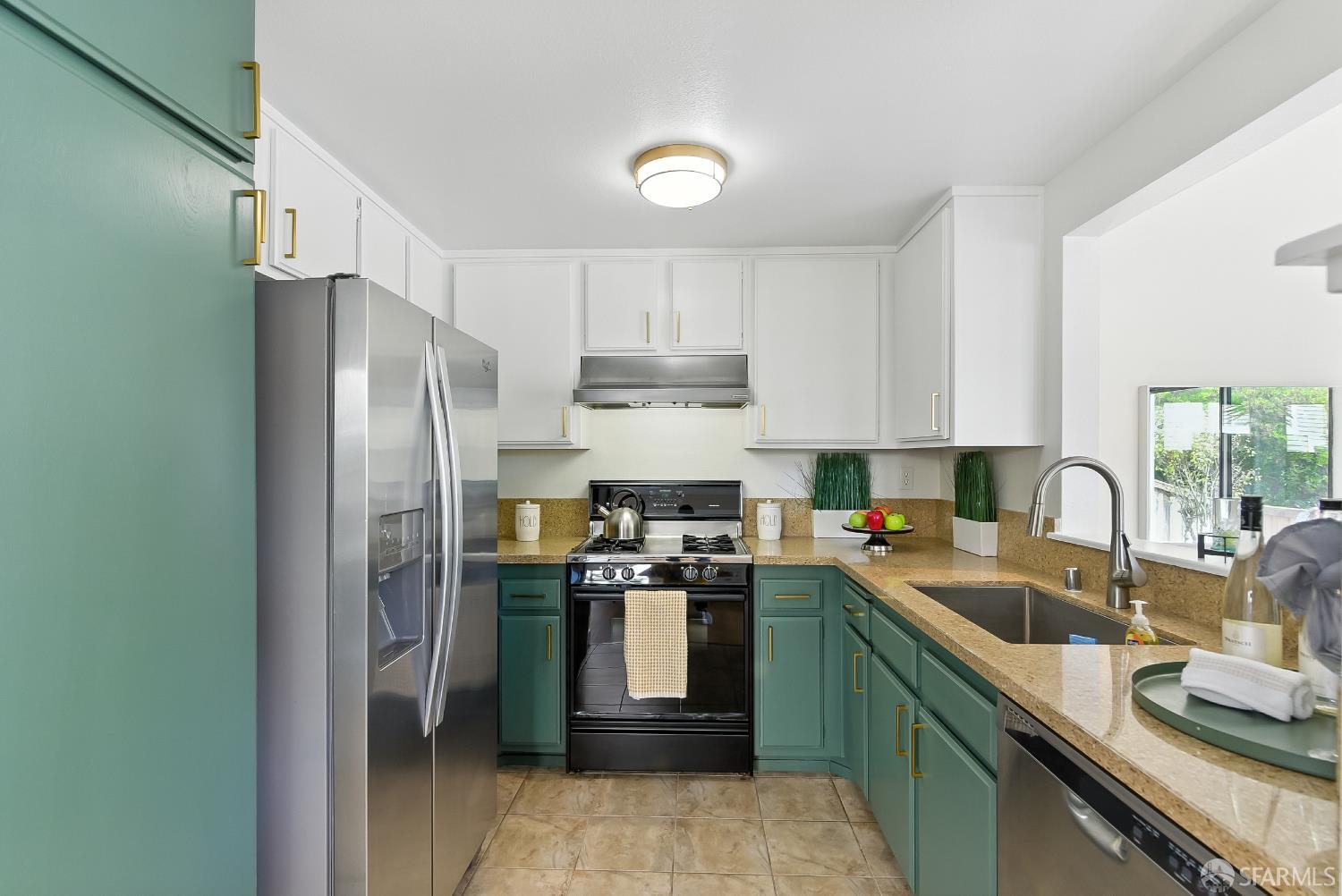 Detail Gallery Image 9 of 65 For 91 Crown Cir, South San Francisco,  CA 94080 - 2 Beds | 2/1 Baths
