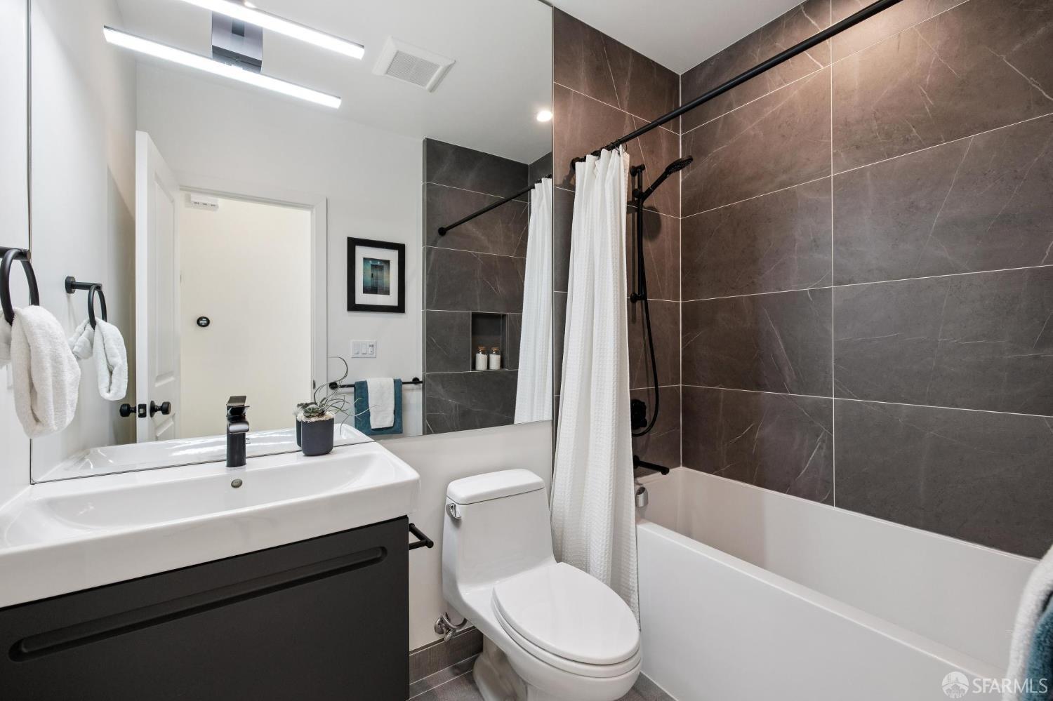Detail Gallery Image 20 of 53 For 2262 26th Ave, San Francisco,  CA 94116 - 4 Beds | 4 Baths
