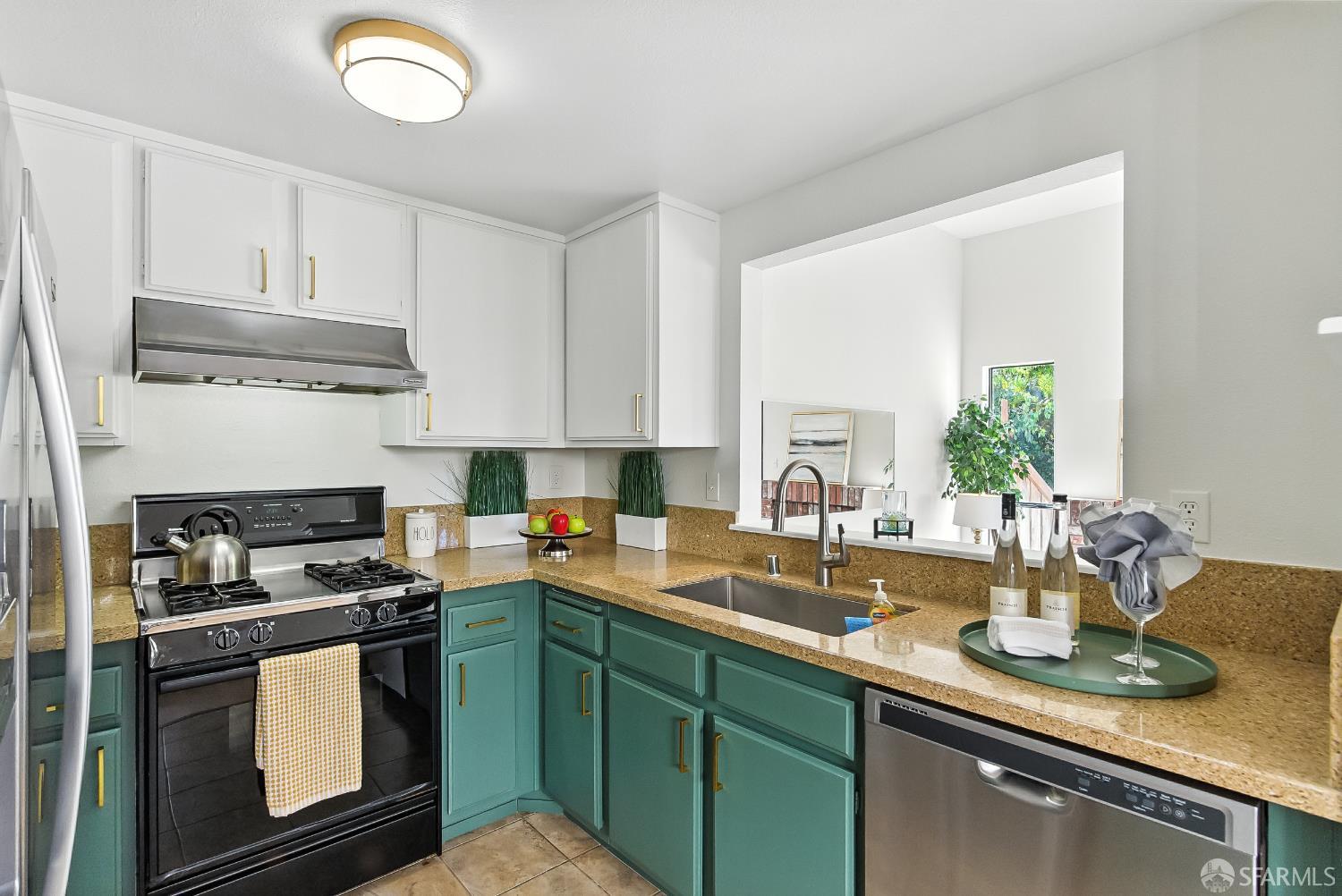 Detail Gallery Image 10 of 65 For 91 Crown Cir, South San Francisco,  CA 94080 - 2 Beds | 2/1 Baths