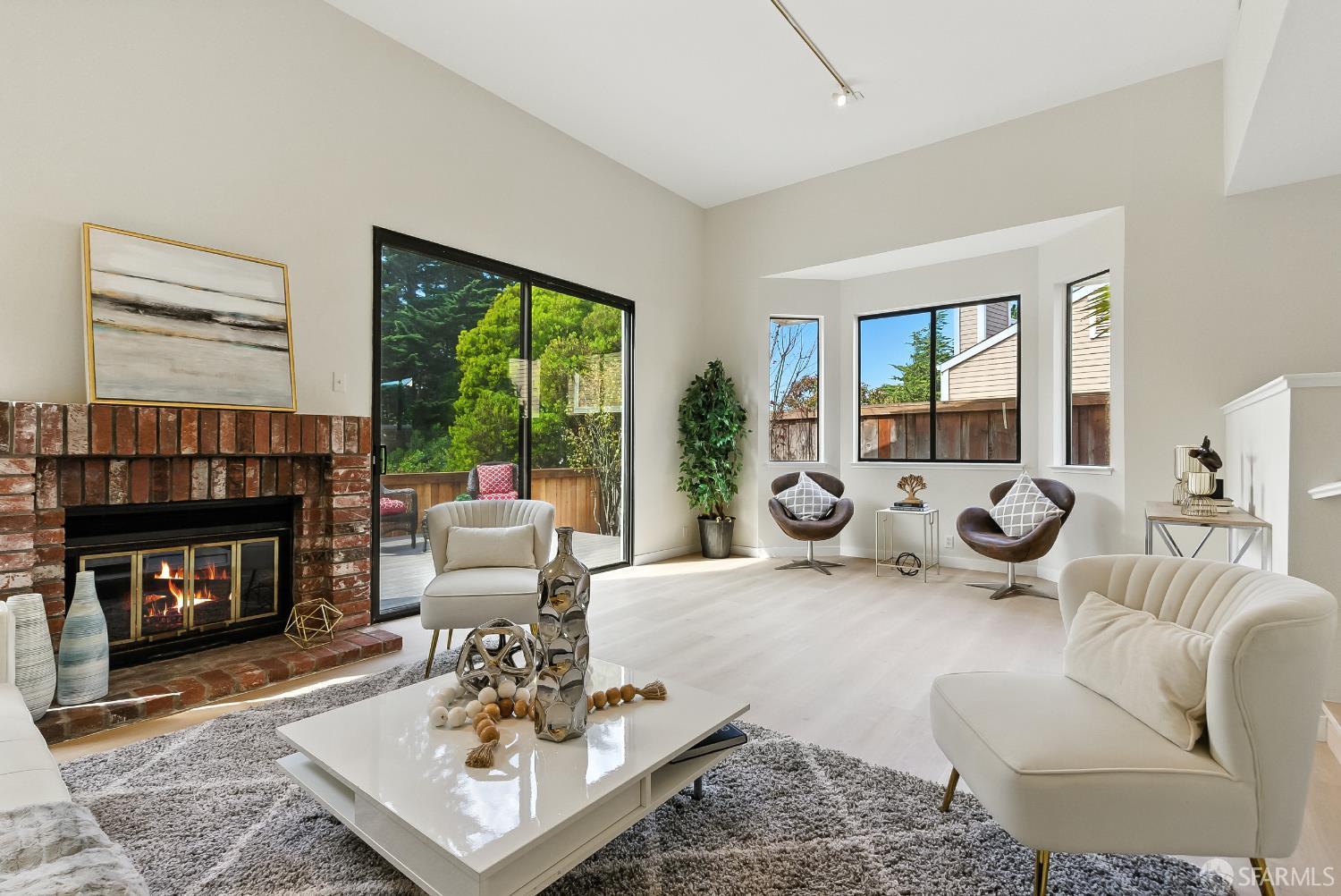 Detail Gallery Image 3 of 65 For 91 Crown Cir, South San Francisco,  CA 94080 - 2 Beds | 2/1 Baths