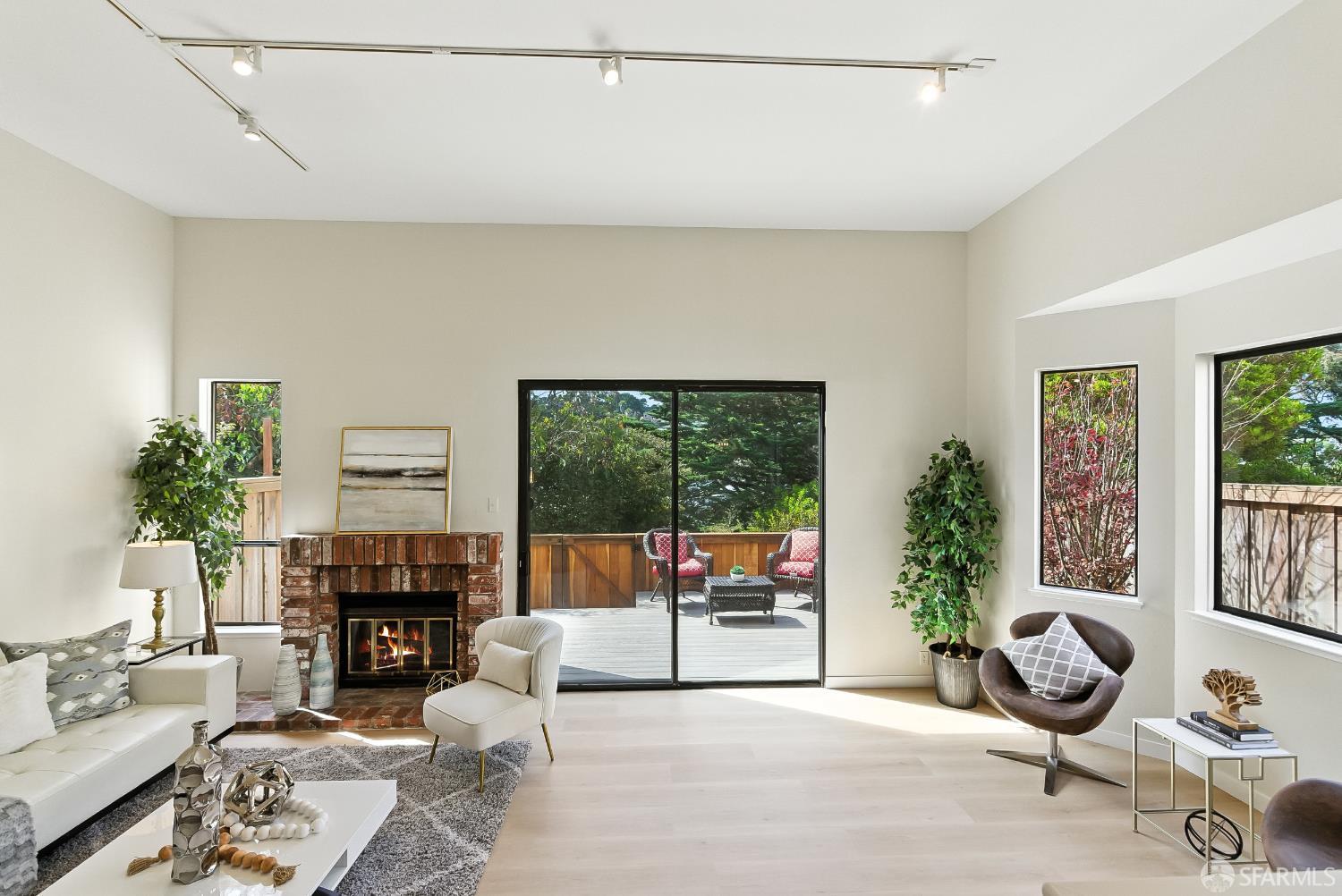 Detail Gallery Image 2 of 65 For 91 Crown Cir, South San Francisco,  CA 94080 - 2 Beds | 2/1 Baths