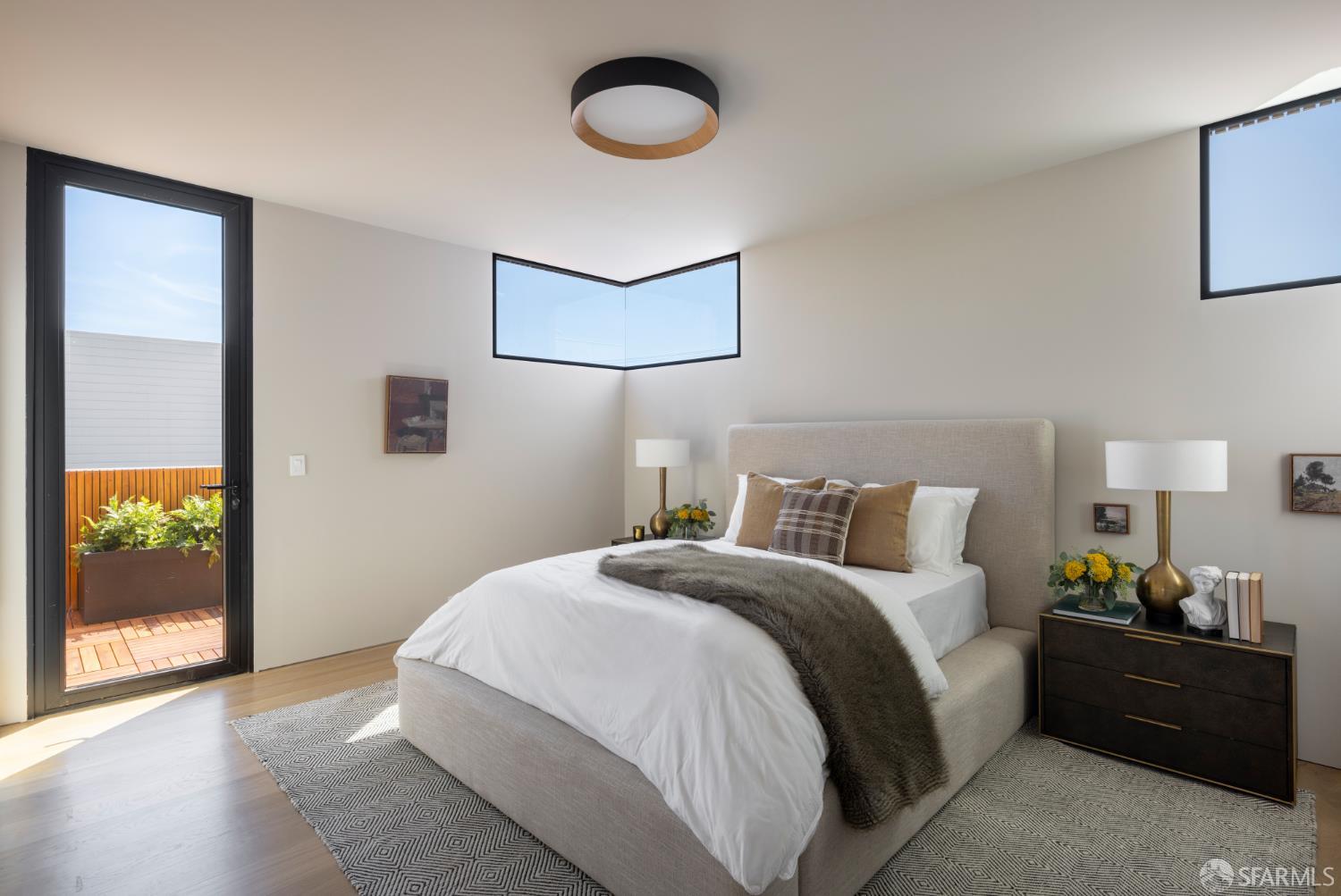 Detail Gallery Image 11 of 27 For 1864 Greenwich St, San Francisco,  CA 94123 - 5 Beds | 5/1 Baths