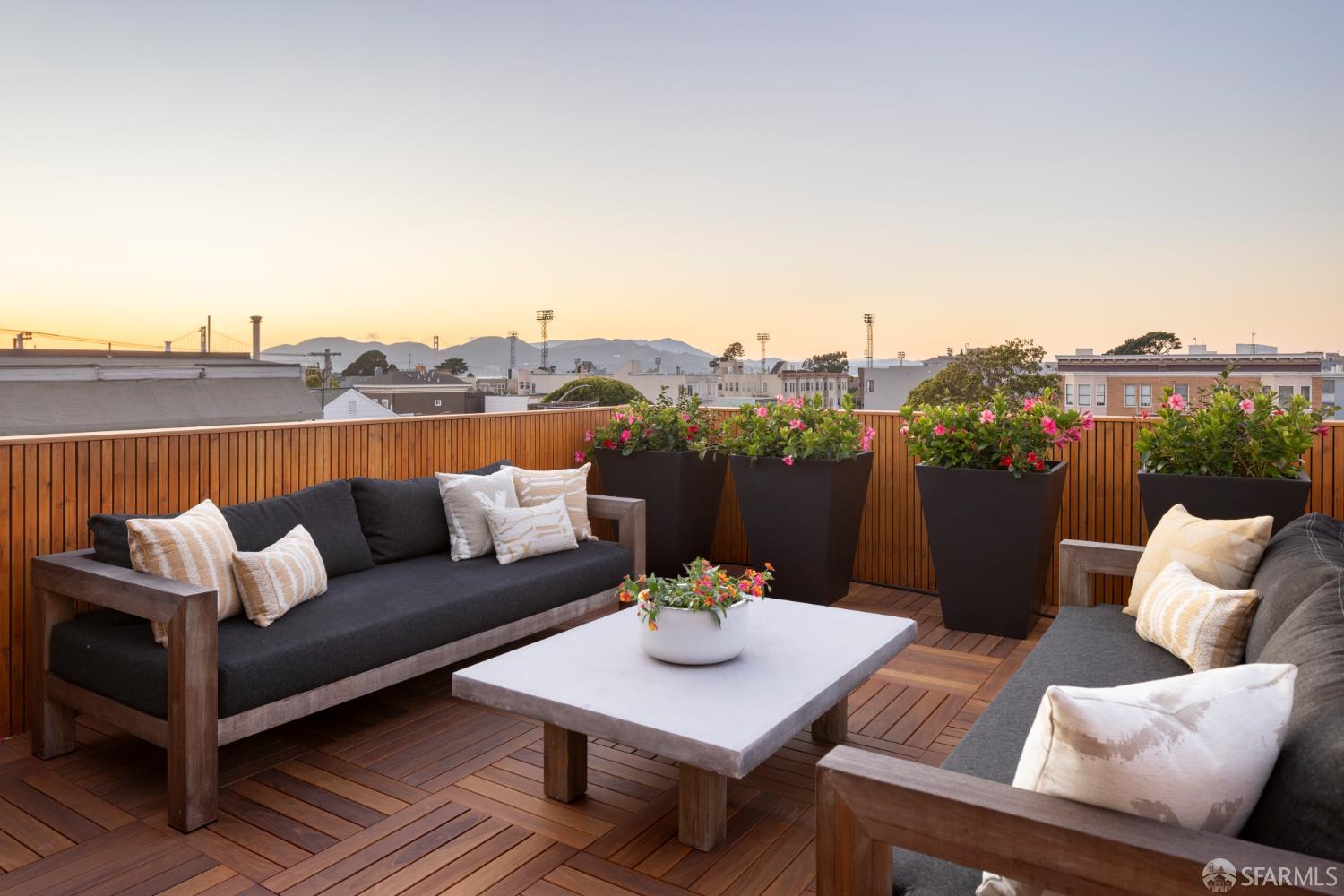 Detail Gallery Image 19 of 27 For 1864 Greenwich St, San Francisco,  CA 94123 - 5 Beds | 5/1 Baths