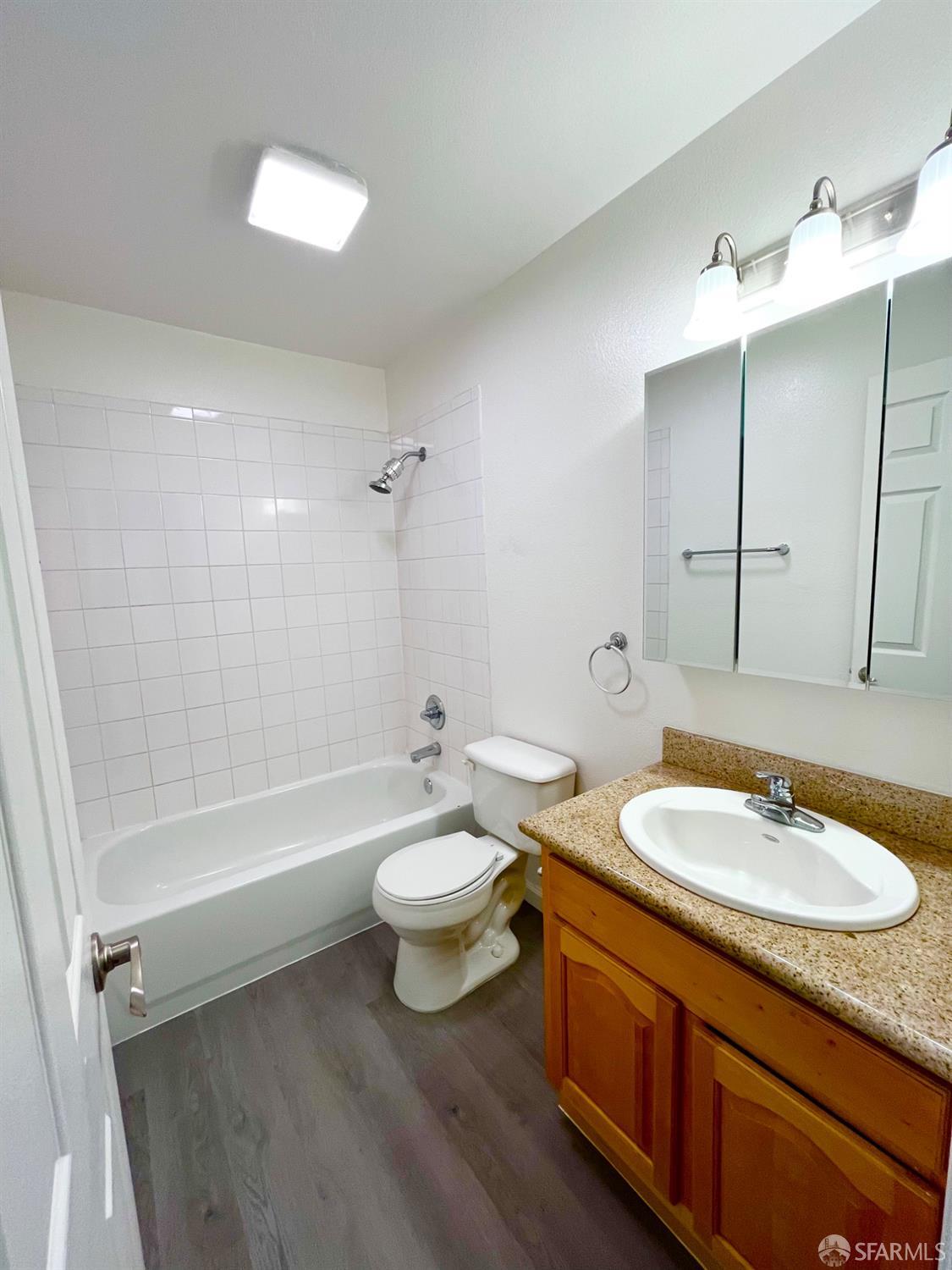 Detail Gallery Image 5 of 10 For 2267 Lakeview Cir, Pittsburg,  CA 94565 - 1 Beds | 1 Baths