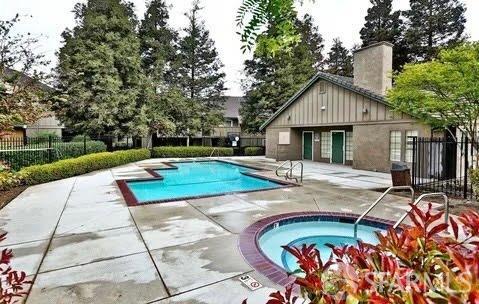 Detail Gallery Image 9 of 10 For 2267 Lakeview Cir, Pittsburg,  CA 94565 - 1 Beds | 1 Baths