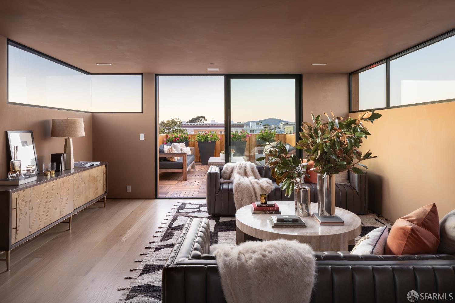 Detail Gallery Image 18 of 27 For 1864 Greenwich St, San Francisco,  CA 94123 - 5 Beds | 5/1 Baths