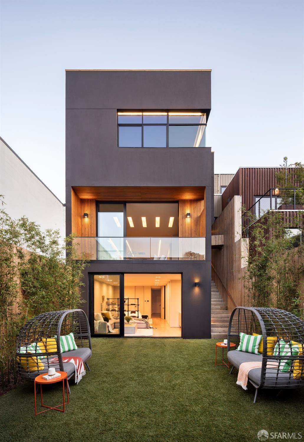 Detail Gallery Image 2 of 27 For 1864 Greenwich St, San Francisco,  CA 94123 - 5 Beds | 5/1 Baths