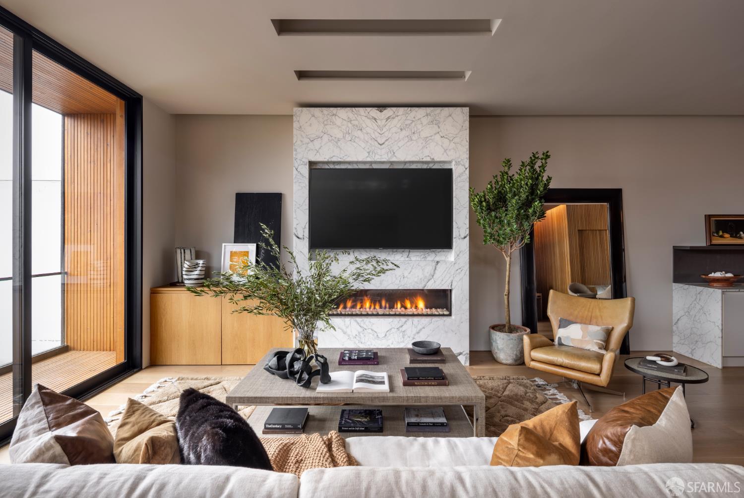 Detail Gallery Image 8 of 27 For 1864 Greenwich St, San Francisco,  CA 94123 - 5 Beds | 5/1 Baths