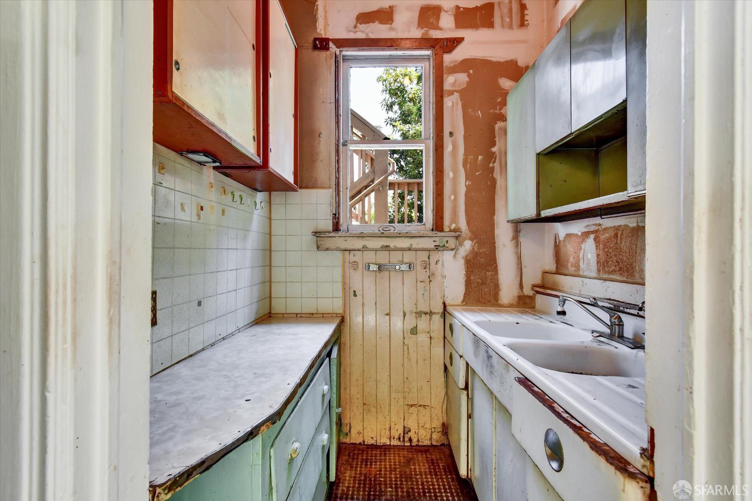 Detail Gallery Image 16 of 71 For 2711 Harrison St, San Francisco,  CA 94110 - – Beds | – Baths