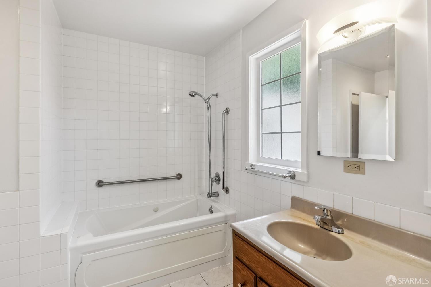 Detail Gallery Image 18 of 31 For 1151 Eastmoor Rd, Burlingame,  CA 94010 - 2 Beds | 1 Baths