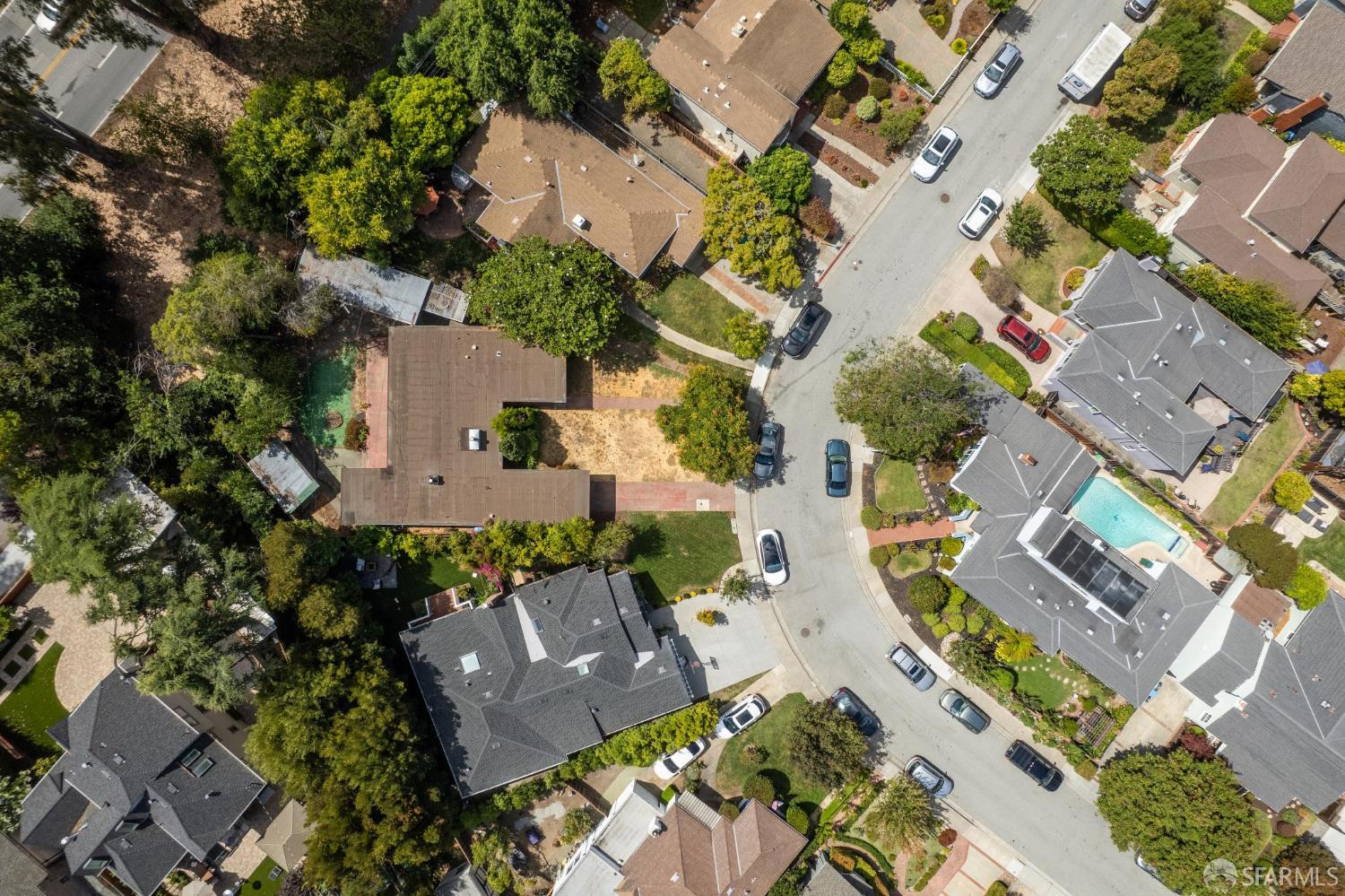 Detail Gallery Image 26 of 31 For 1151 Eastmoor Rd, Burlingame,  CA 94010 - 2 Beds | 1 Baths