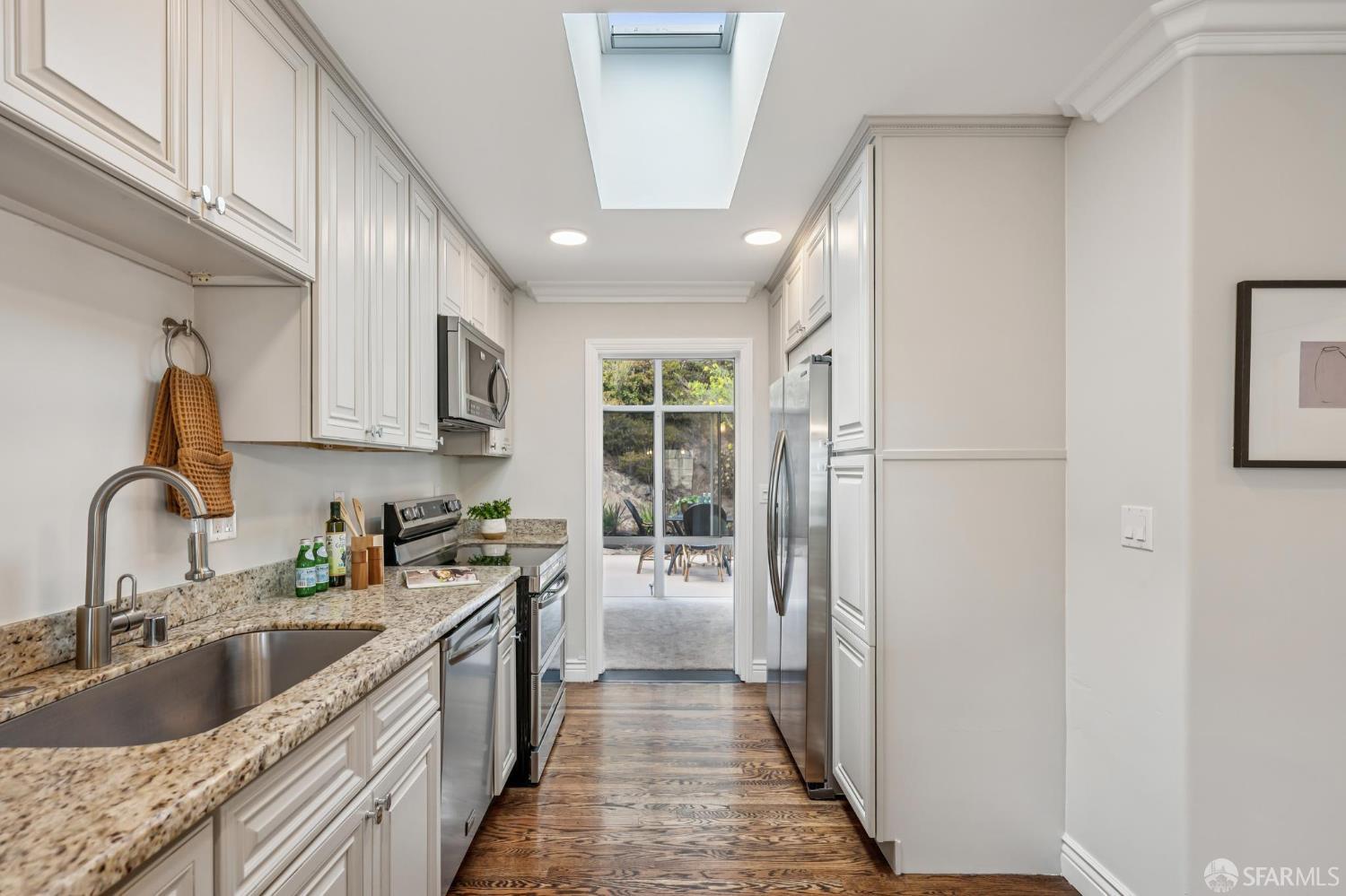 Detail Gallery Image 20 of 72 For 330 Los Palmos Dr, San Francisco,  CA 94127 - 3 Beds | 2 Baths