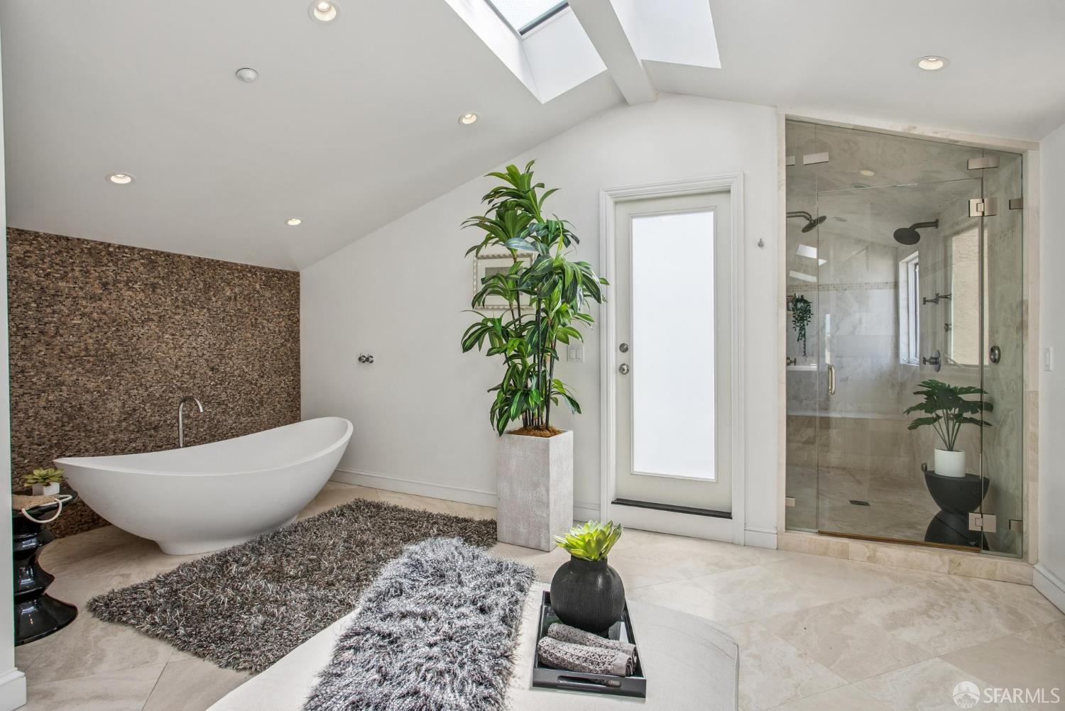 Detail Gallery Image 35 of 47 For 2550 Greenwich St, San Francisco,  CA 94123 - 4 Beds | 3/1 Baths