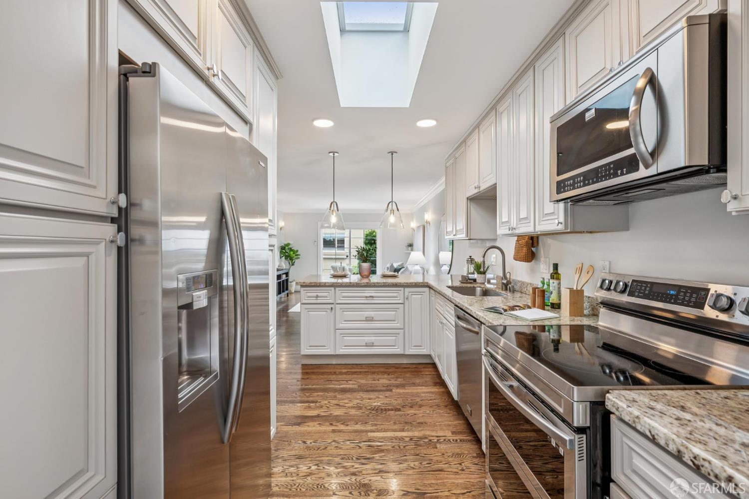Detail Gallery Image 22 of 72 For 330 Los Palmos Dr, San Francisco,  CA 94127 - 3 Beds | 2 Baths