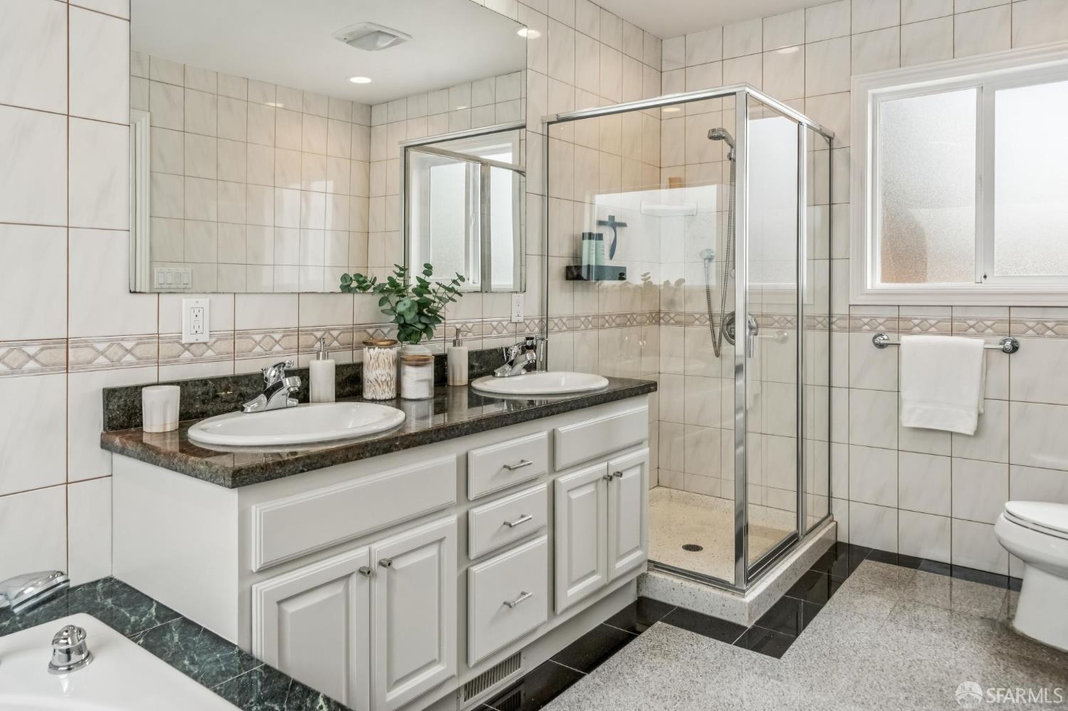 Detail Gallery Image 23 of 51 For 2430 33rd Ave, San Francisco,  CA 94116 - 5 Beds | 3 Baths