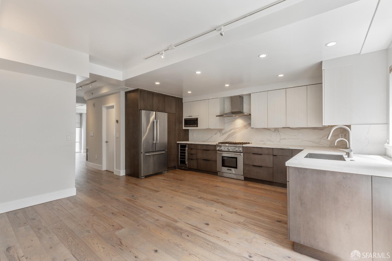 Photo #3: 425072099 Listing 