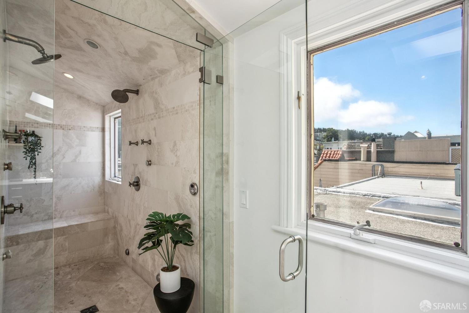 Detail Gallery Image 37 of 47 For 2550 Greenwich St, San Francisco,  CA 94123 - 4 Beds | 3/1 Baths