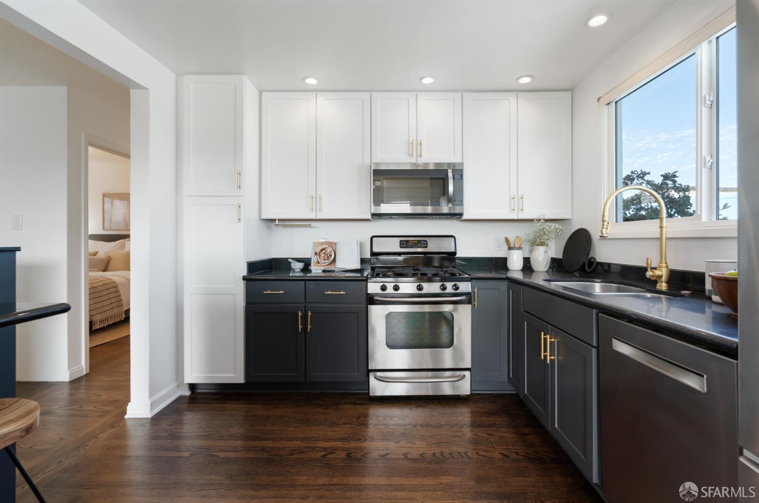Detail Gallery Image 10 of 41 For 71 Panorama Dr, San Francisco,  CA 94131 - 4 Beds | 2/1 Baths