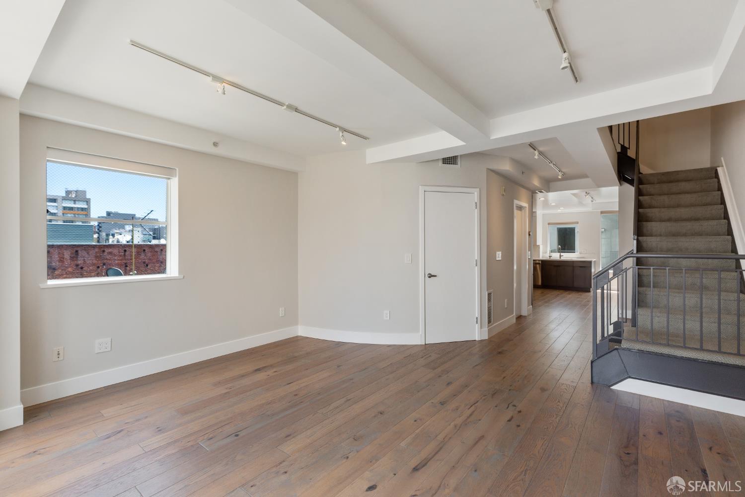 Photo #11: 425072099 Listing: Photo #11