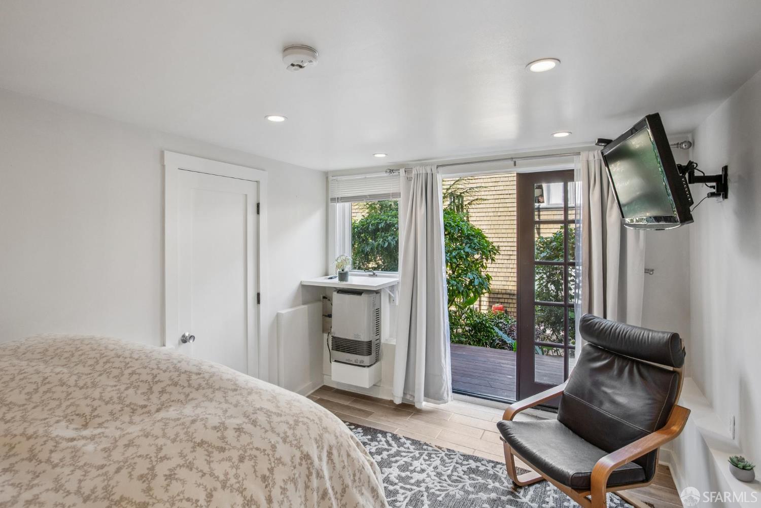 Detail Gallery Image 42 of 47 For 2550 Greenwich St, San Francisco,  CA 94123 - 4 Beds | 3/1 Baths