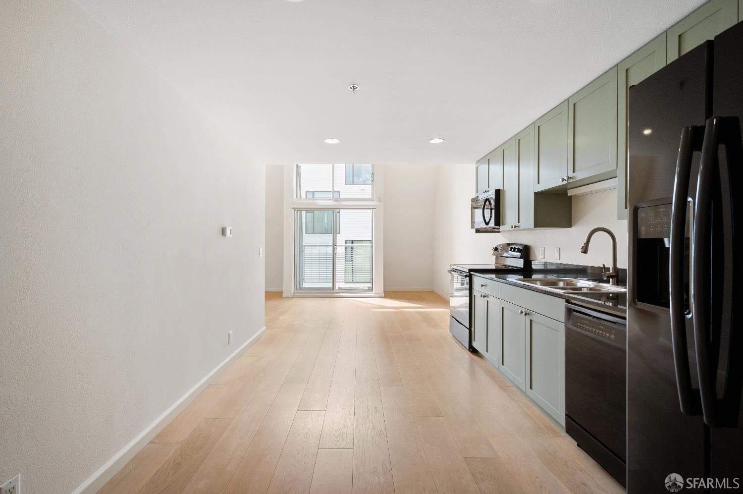 Photo #4: 425065838 Listing 
