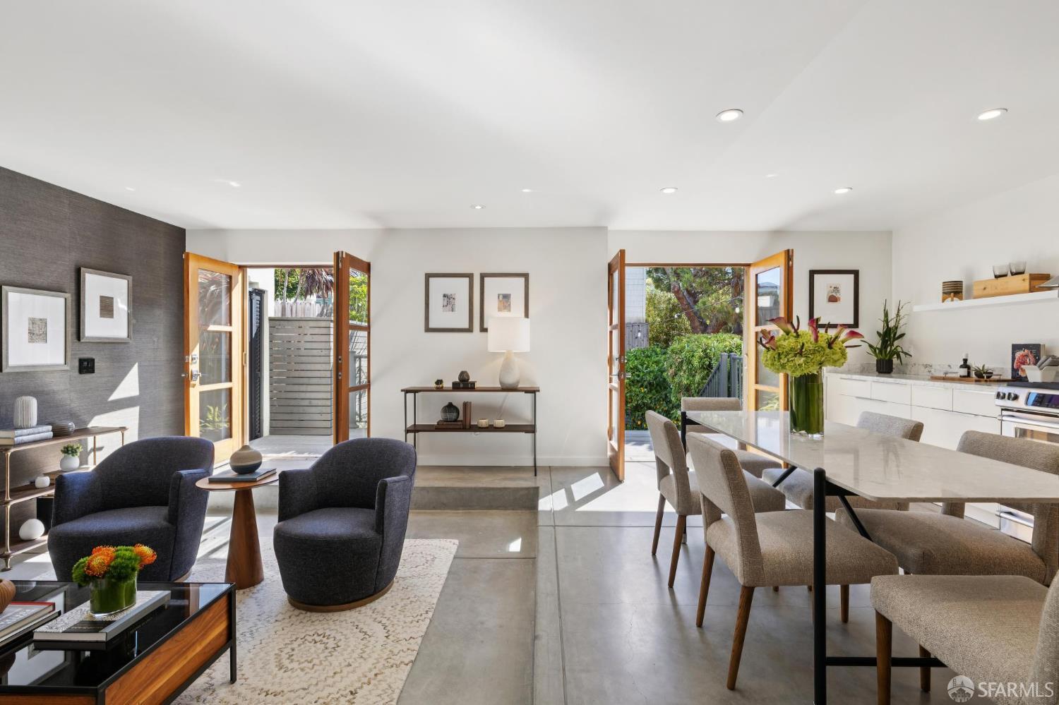 Photo #4: 425071830 Listing 