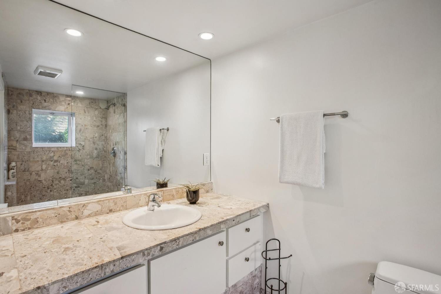 Detail Gallery Image 44 of 47 For 2550 Greenwich St, San Francisco,  CA 94123 - 4 Beds | 3/1 Baths