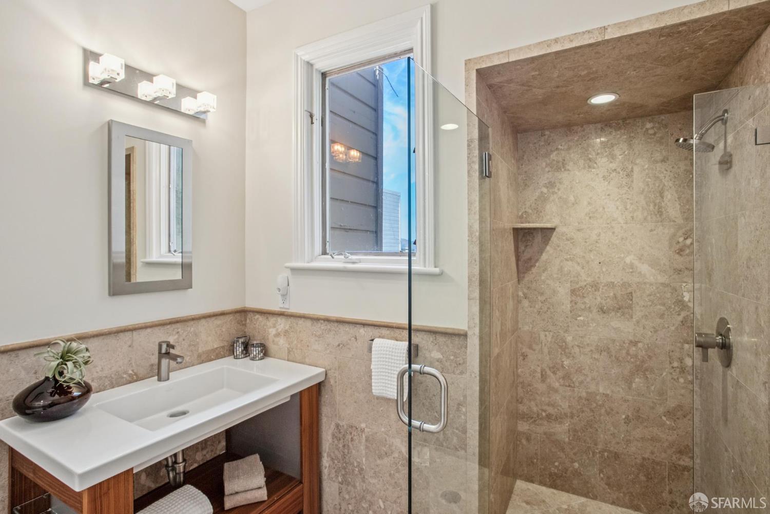 Detail Gallery Image 21 of 47 For 2550 Greenwich St, San Francisco,  CA 94123 - 4 Beds | 3/1 Baths