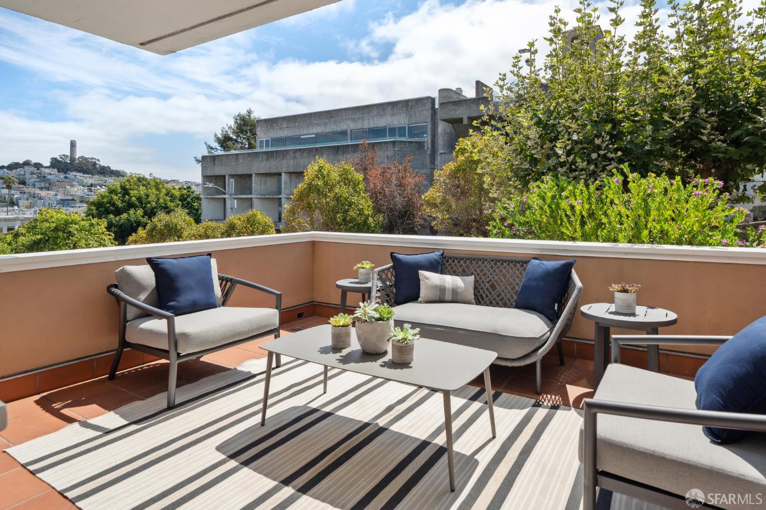 Detail Gallery Image 8 of 40 For 750 Francisco St, San Francisco,  CA 94133 - 1 Beds | 1 Baths