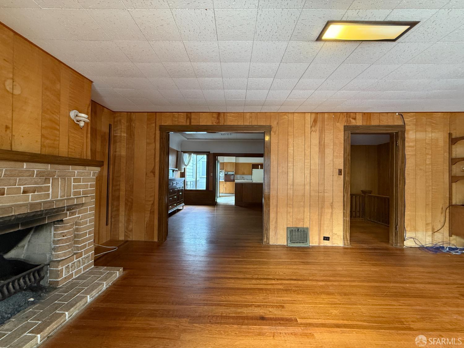 Detail Gallery Image 5 of 20 For 1463 18th Ave, San Francisco,  CA 94122 - 2 Beds | 1/1 Baths