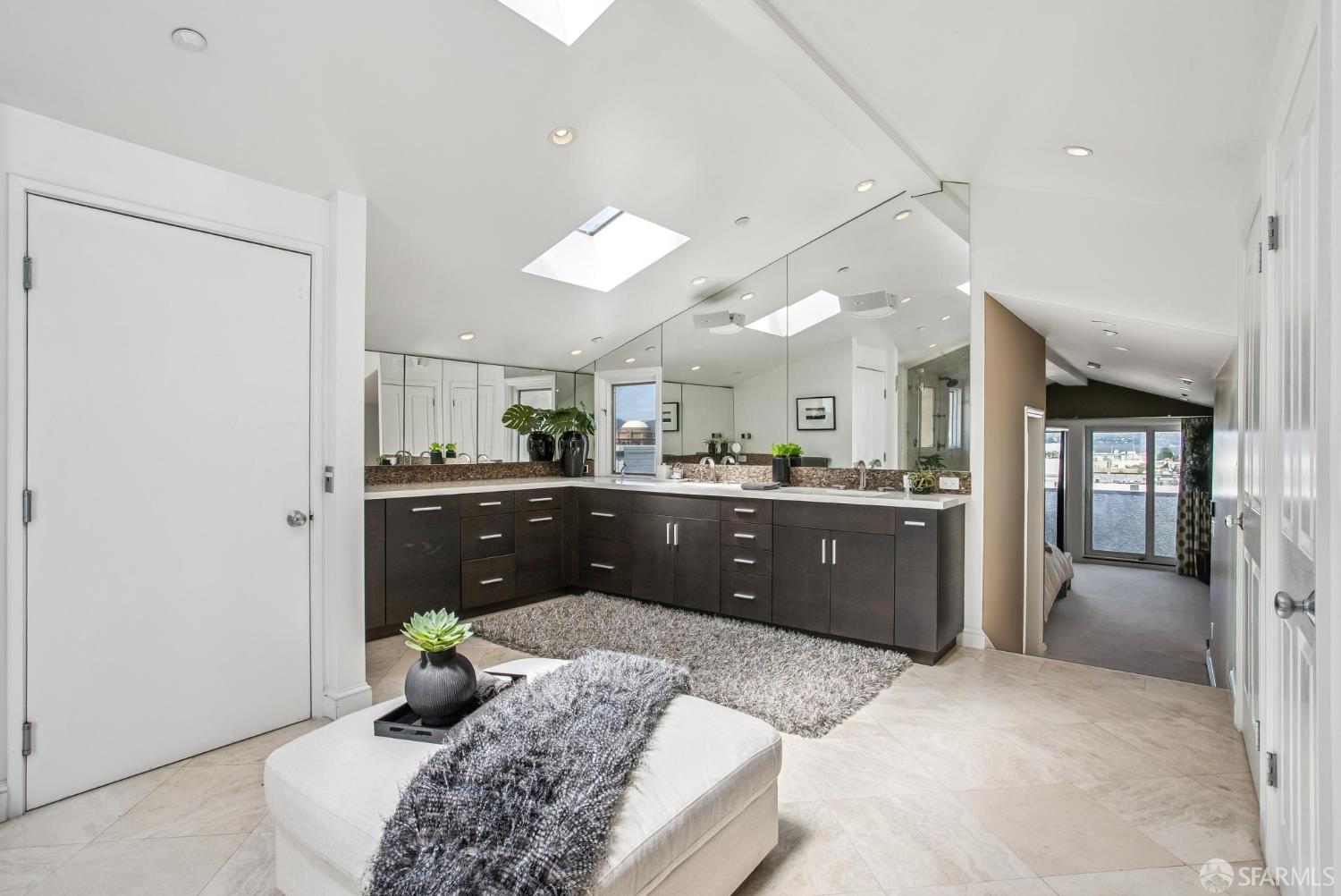 Detail Gallery Image 32 of 47 For 2550 Greenwich St, San Francisco,  CA 94123 - 4 Beds | 3/1 Baths